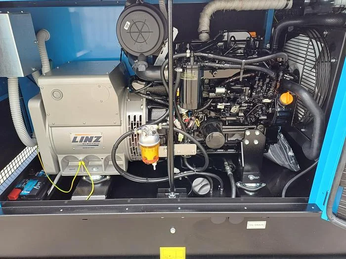 معرفی آلترناتور لینز 1 آلترناتور لینز LINZ Electric نصبشده روی دیزل ژنراتور